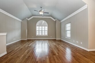 Building Photo - 2905 Clinton Dr