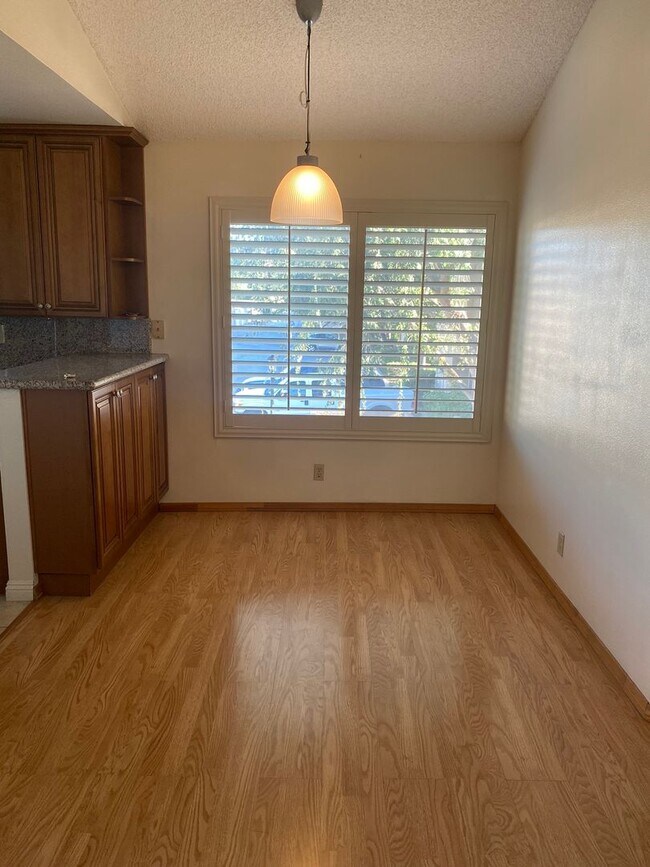 Foto del edificio - 2 bed, 1 bath Spring Time condo