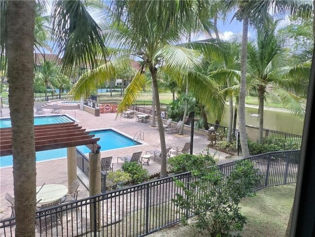 Foto del edificio - 9250 W Atlantic Blvd