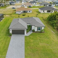 Building Photo - 202 NW 25th St