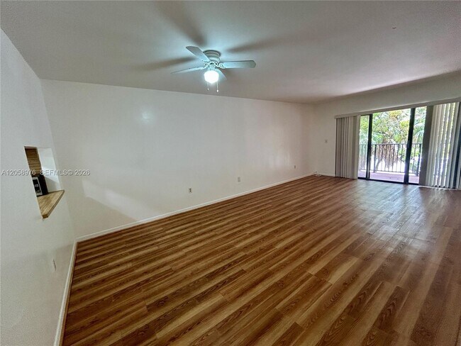Foto del edificio - 210 W Park Dr