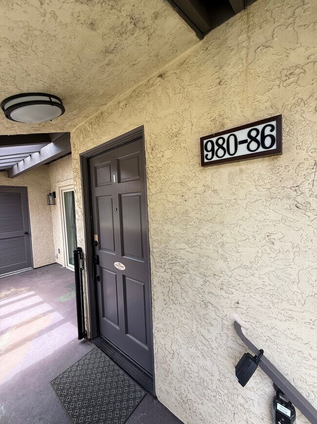 Building Photo - Great Vista Condo
