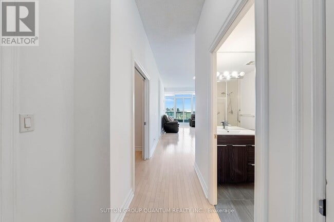 Building Photo - 1 Elm Dr W