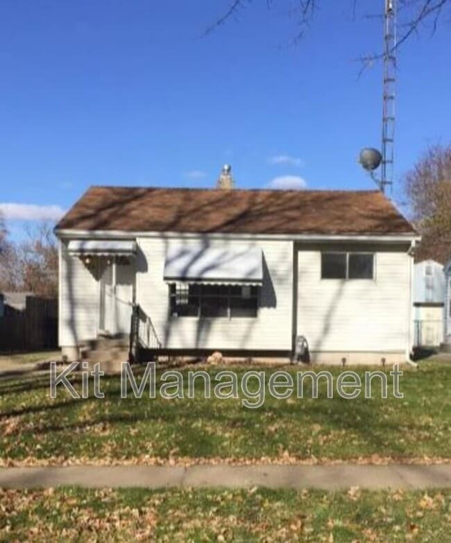 Building Photo - 536 W Poinsetta Ave