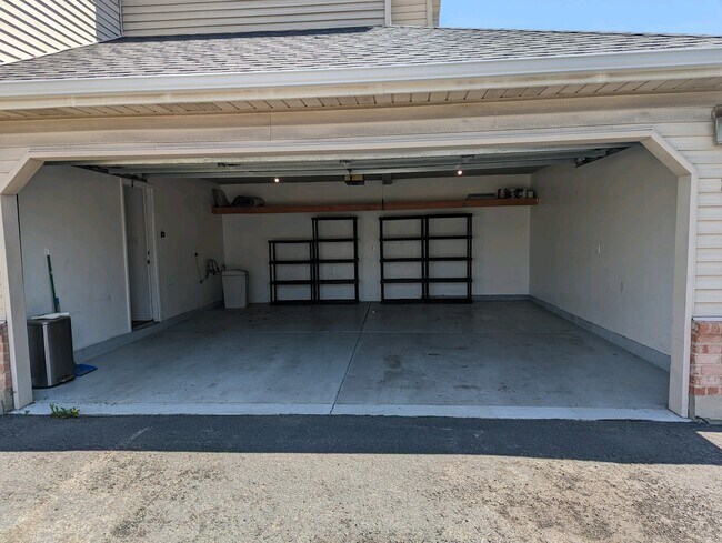 Building Photo - 231 Majestic Meadows Dr