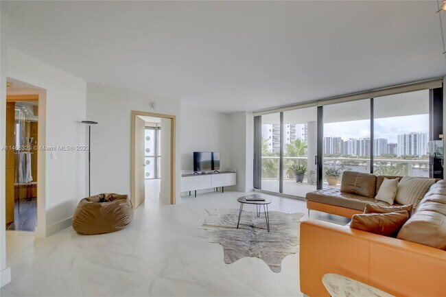 Building Photo - 3600 Yacht Club Dr