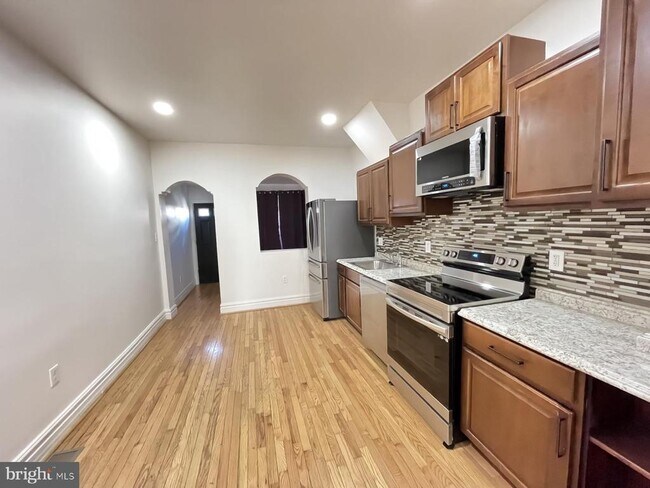 Building Photo - 704 N Madeira St