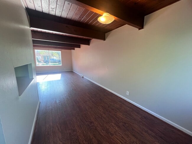 Foto del edificio - 1345-1351 Northfield Ave NE