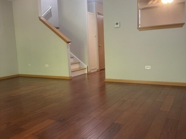 Building Photo - 572 Jennifer Cir