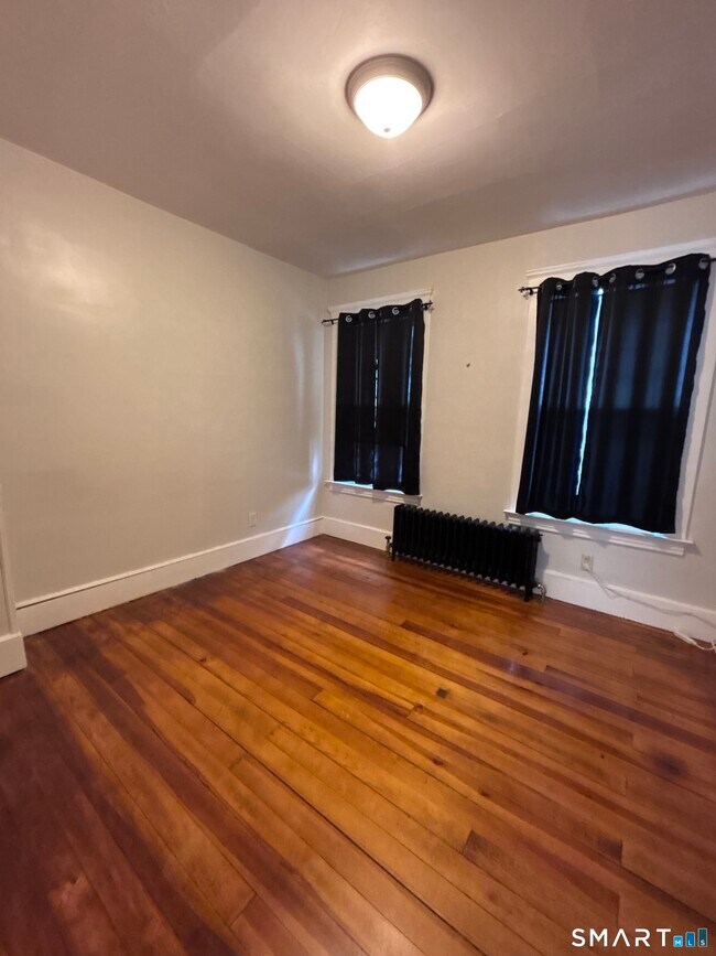 Building Photo - 86 Hinman St