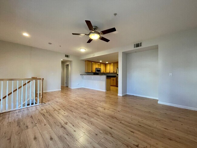 Building Photo - Beautiful Upscale and Modern 2 Bedroom 2 B...