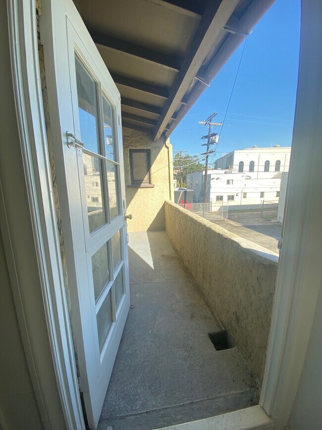Building Photo - 4967 W Adams Blvd