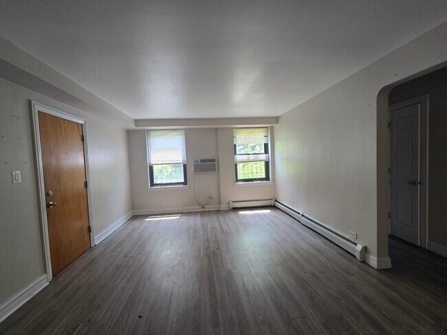 Foto del edificio - 7328 N Ridge Ave