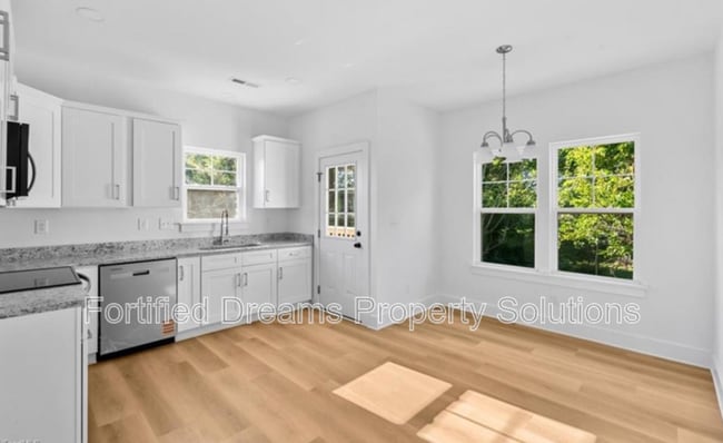 Building Photo - 103 Roanoke St