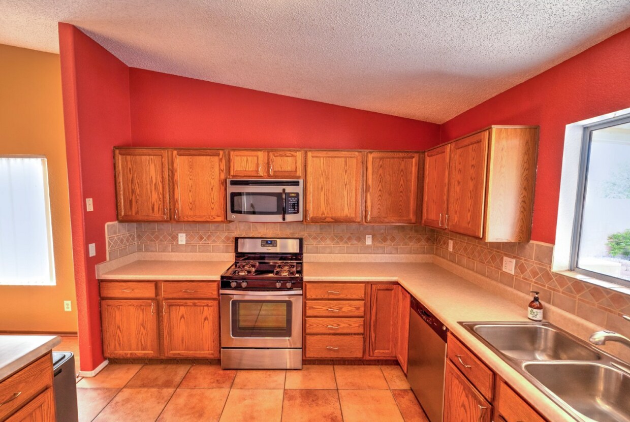 Primary Photo - 8912 E Pomegranate St