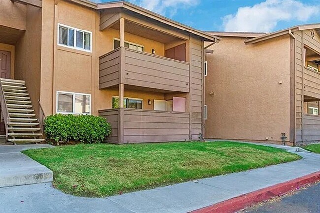 Foto del edificio - Pristine condo in the charming and quaint community of Lakeshore Villas 2/2 Pets OK With Owner Ap...