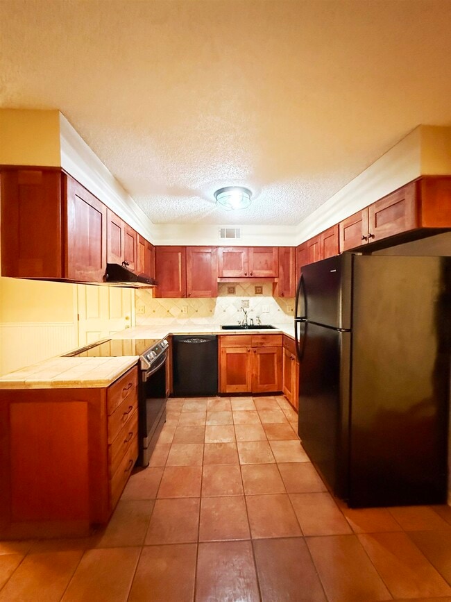 Building Photo - 7849 Meadow Trail Dr