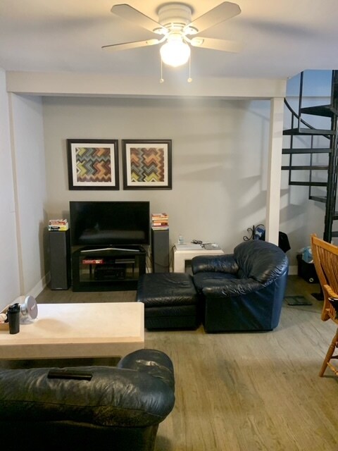 Foto del edificio - 2117 W McLean Ave