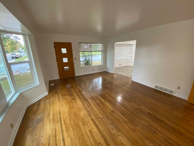 Foto del edificio - Spacious Unit in Sugarhouse!