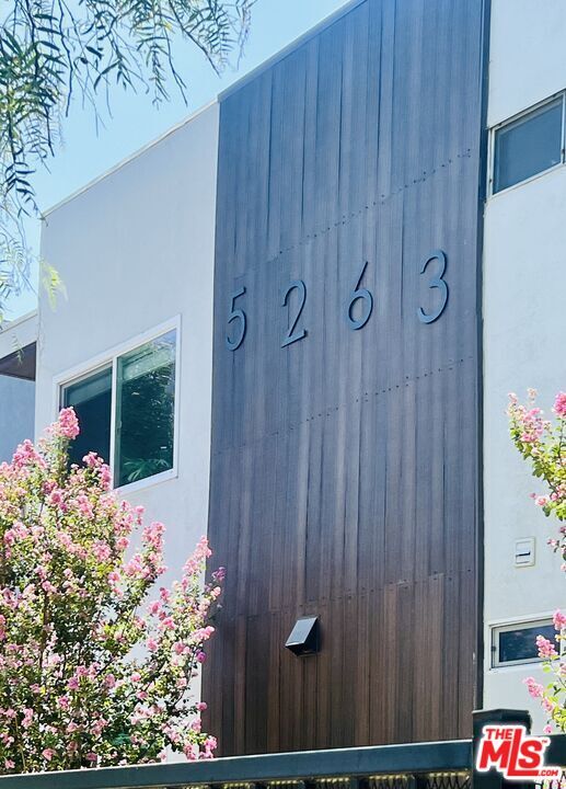 Foto del edificio - 5263 Riverton Ave