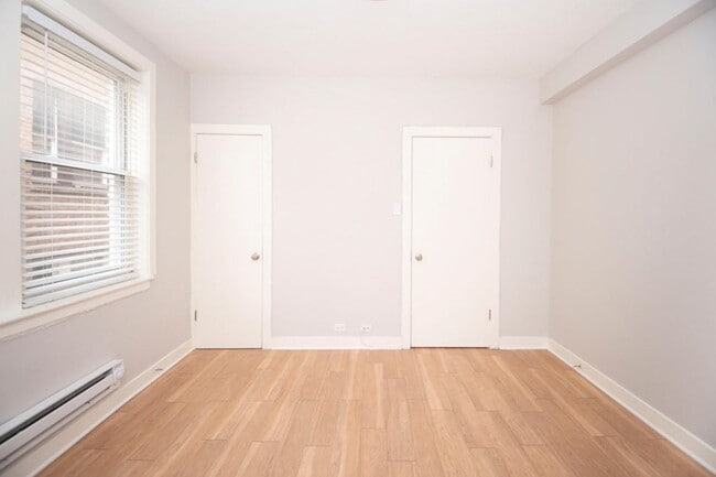 Building Photo - 511 W Belmont Ave