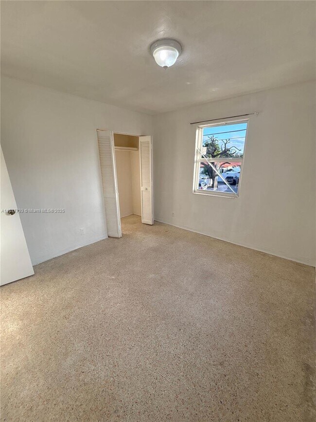 Foto del edificio - 739 SW 9th St
