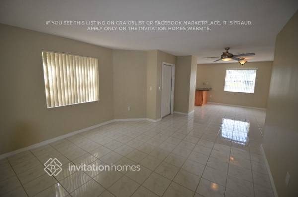 Building Photo - 4661 SW 151st Ave