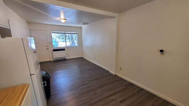 Foto del edificio - 2 Bedroom 1 Bath Duplex In Sierra Village ...