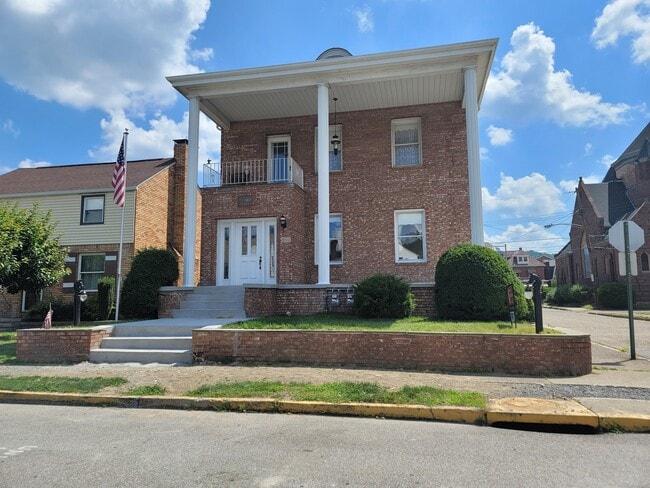 Building Photo - 900 Kennedy Dr