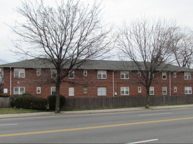 655 Nassau Rd Apartaments - 655 Nassau Road