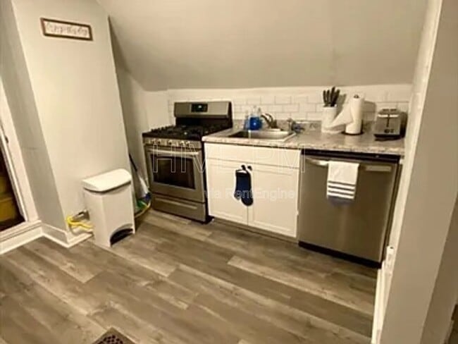 Photo - 2033 Maple Ave Apartment