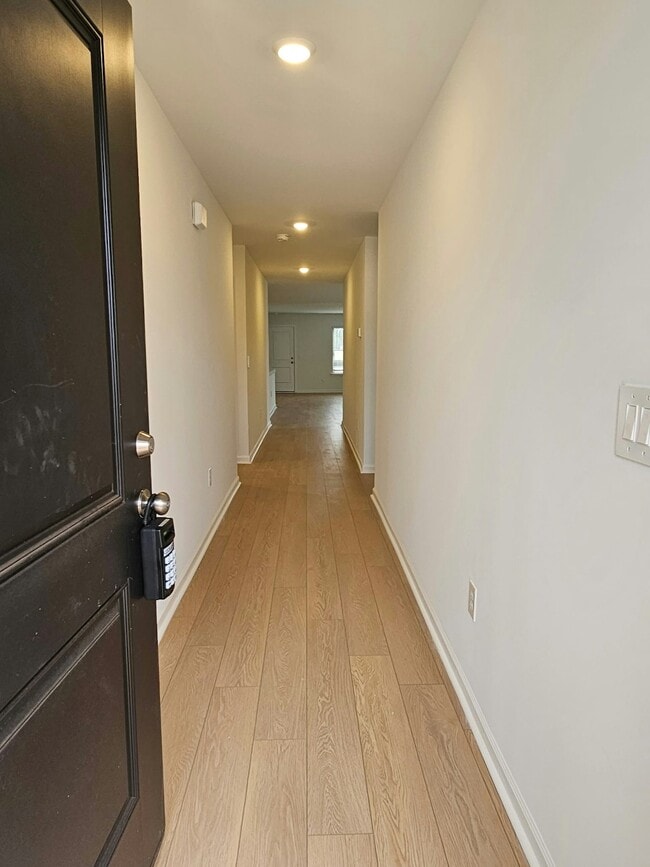 Building Photo - 184 Labrador Ln