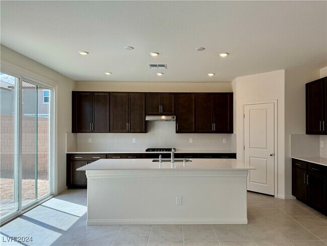 Foto del edificio - 3067 Foxtail Holw Ave