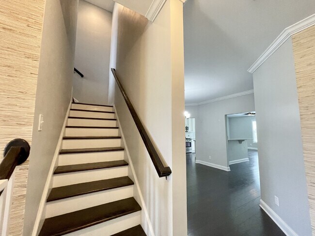 Foto del edificio - Three Bedroom, Cypress Ridge Townhouse!