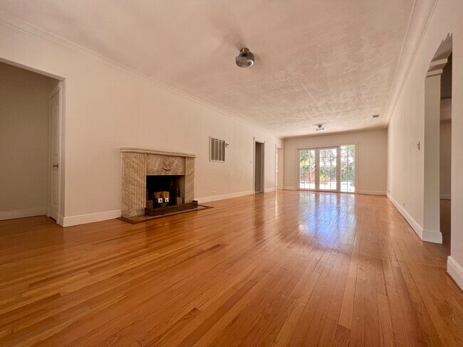 Foto del edificio - 839 NE 73rd St