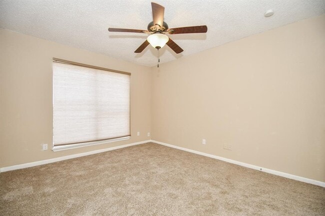 Building Photo - 2832 S Bartell Dr