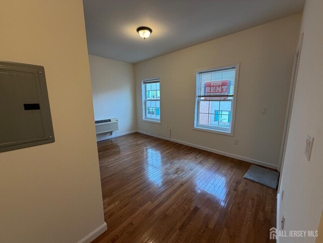 Building Photo - 118 Bayard St