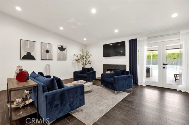 Foto del edificio - 8746 Ruffner Ave