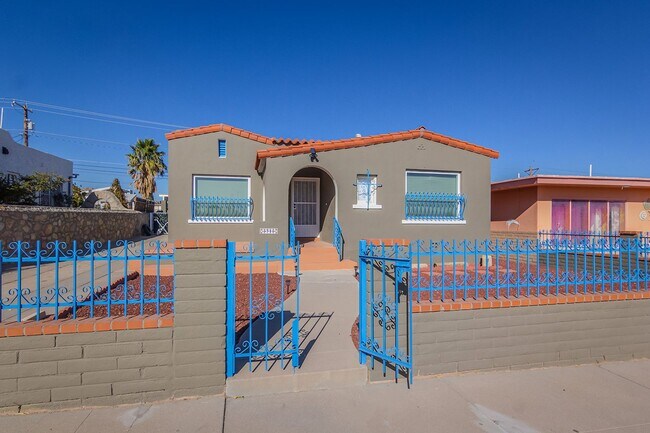 Foto del edificio - Stylish 3BR/2BA Furnished Home in Central El Paso – Master Bath with Jacuzzi, New Appliances