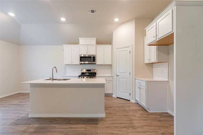 Building Photo - Beautiful Brand New Home in Mustang Schools