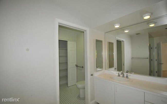 Building Photo - 3704 N Charles St