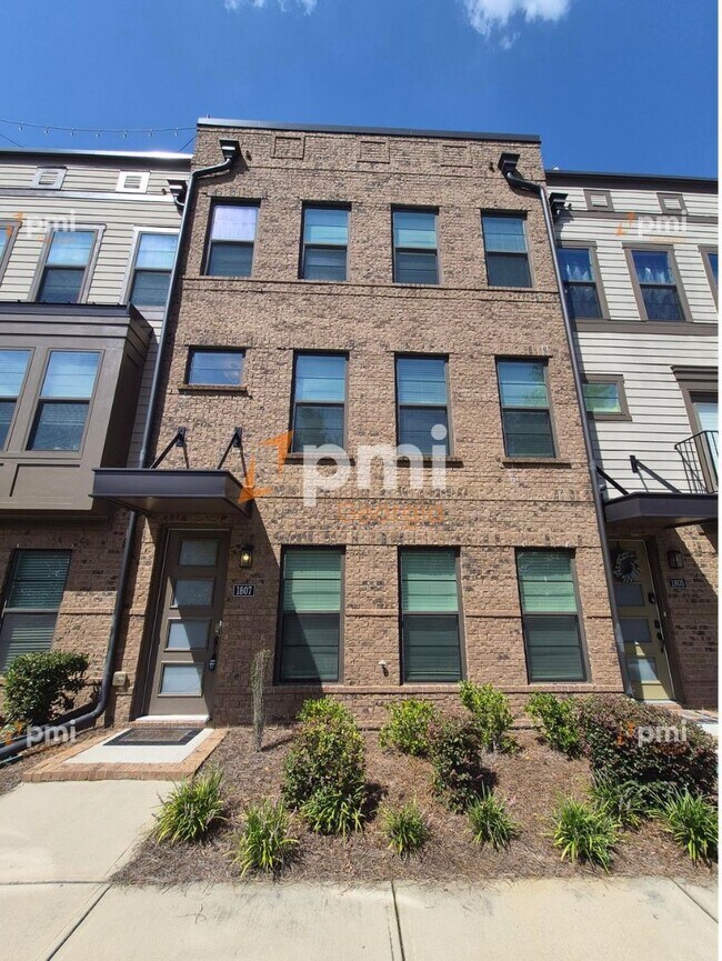 Building Photo - 1807 Brandsford St NW