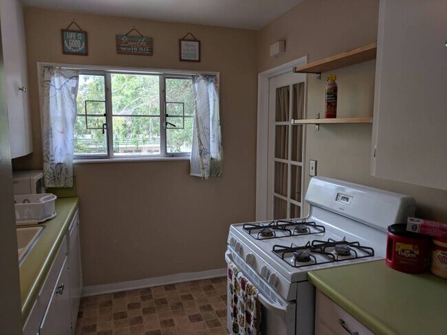 Building Photo - 5322 Village Grn