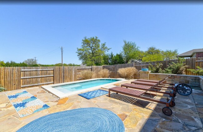 Building Photo - 1205 Half Hitch Trl