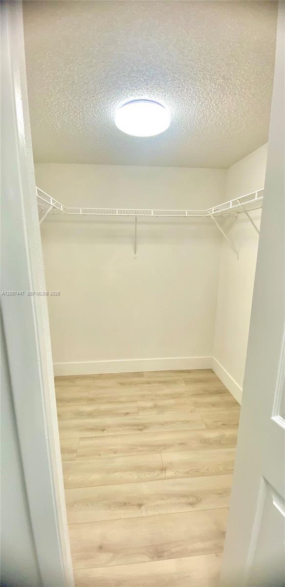 Foto del edificio - 240 Lakeview Dr