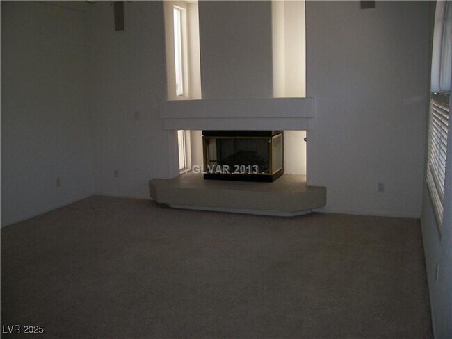 Building Photo - 1774 Silver Knoll Ave