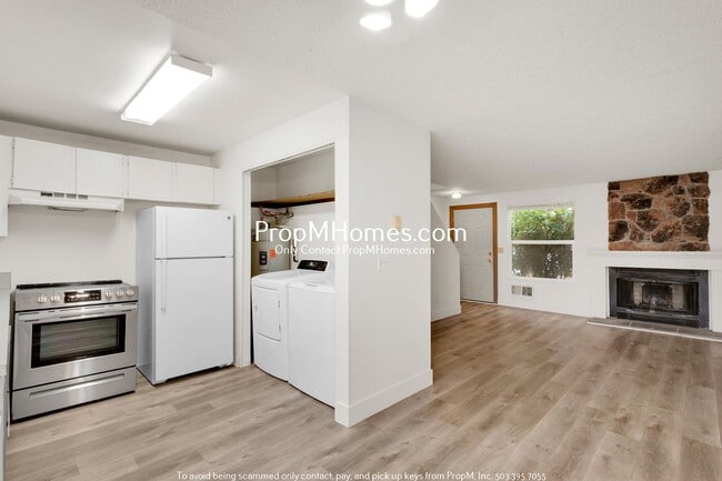Foto del edificio - Refreshed Two Bedroom Townhome in Montavilla!