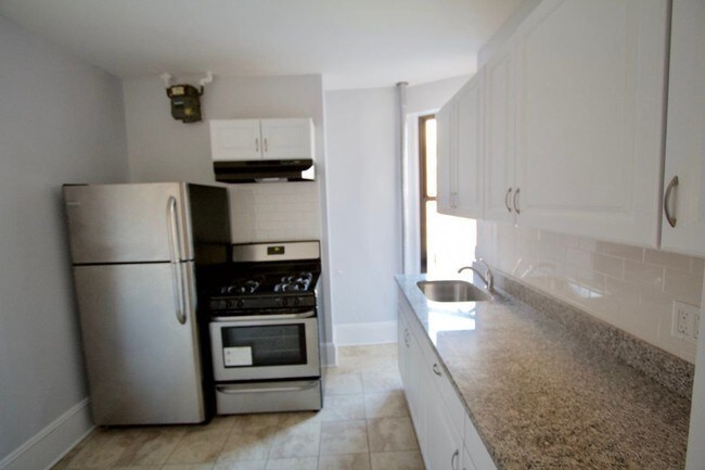 Building Photo - 3246 Kingsbridge Ave