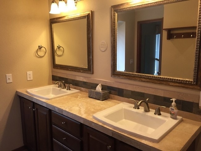 Building Photo - Fantastic 4BR, 3.5BA! Deck, FP, great yard, location!! (Regal)