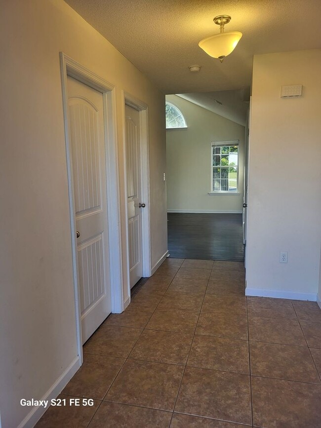 Building Photo - Beautiful 3/2 Near Moody Air Force Base